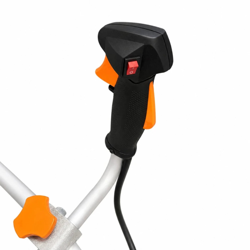 Бензинова мотокоса GTM BCI52U 1.45 кВт з ножем та косильною головкою Tap'n'Go